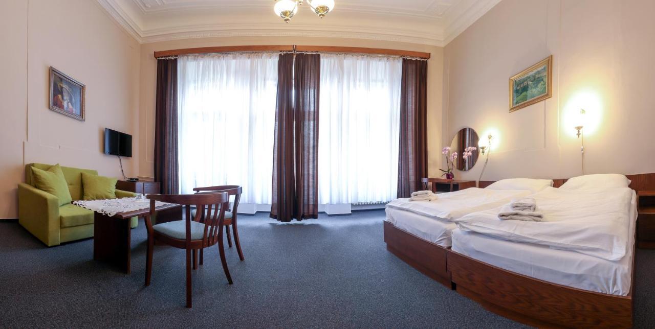 Hotel Slovan Plzeň Buitenkant foto