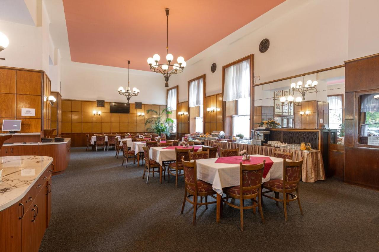 Hotel Slovan Plzeň Buitenkant foto