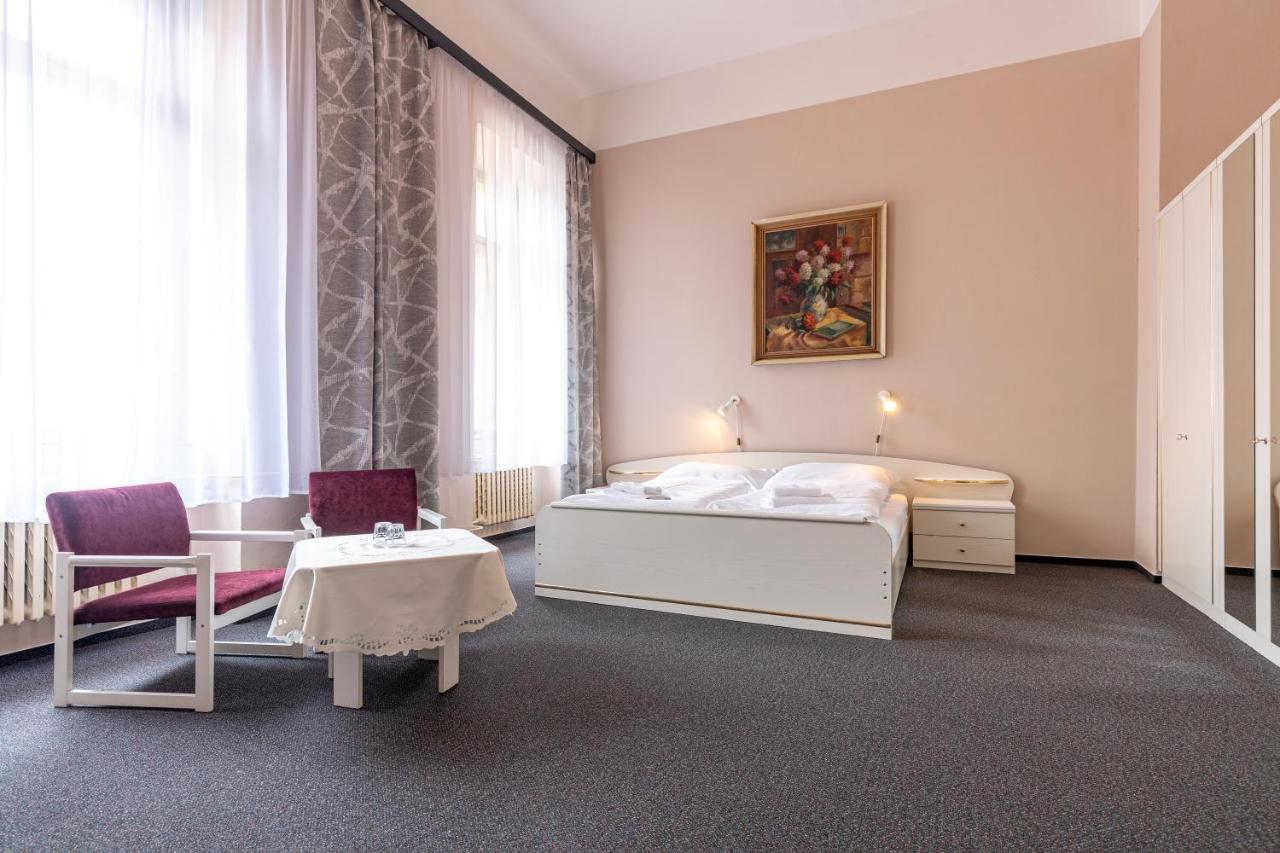 Hotel Slovan Plzeň Buitenkant foto