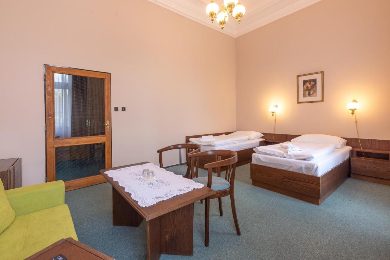 Hotel Slovan Plzeň Buitenkant foto