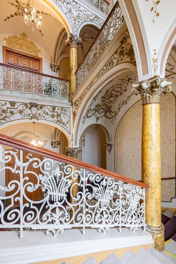 Hotel Slovan Plzeň Buitenkant foto