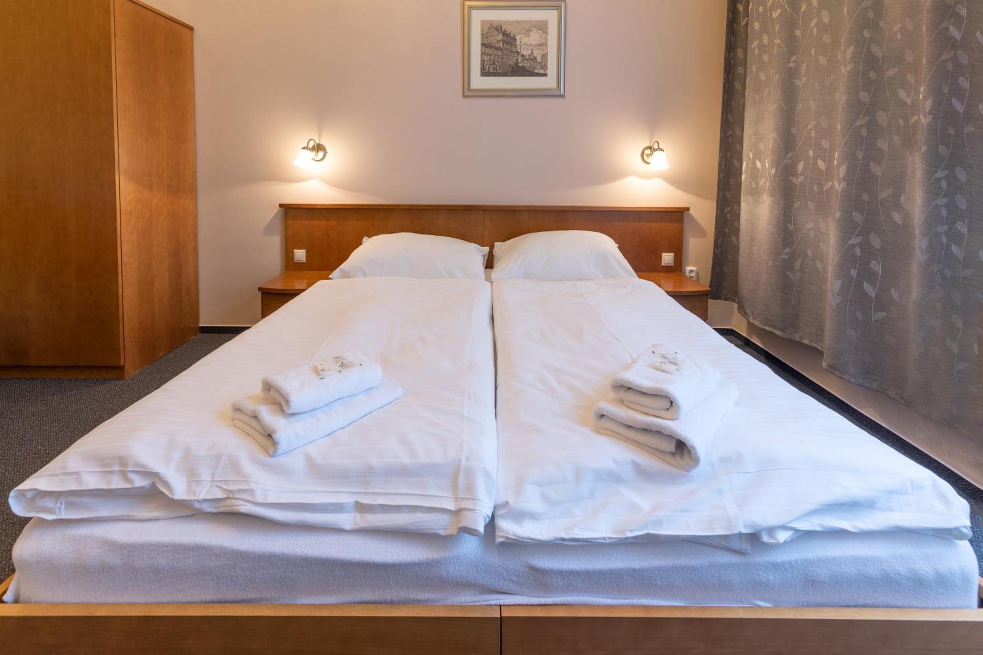 Hotel Slovan Plzeň Buitenkant foto