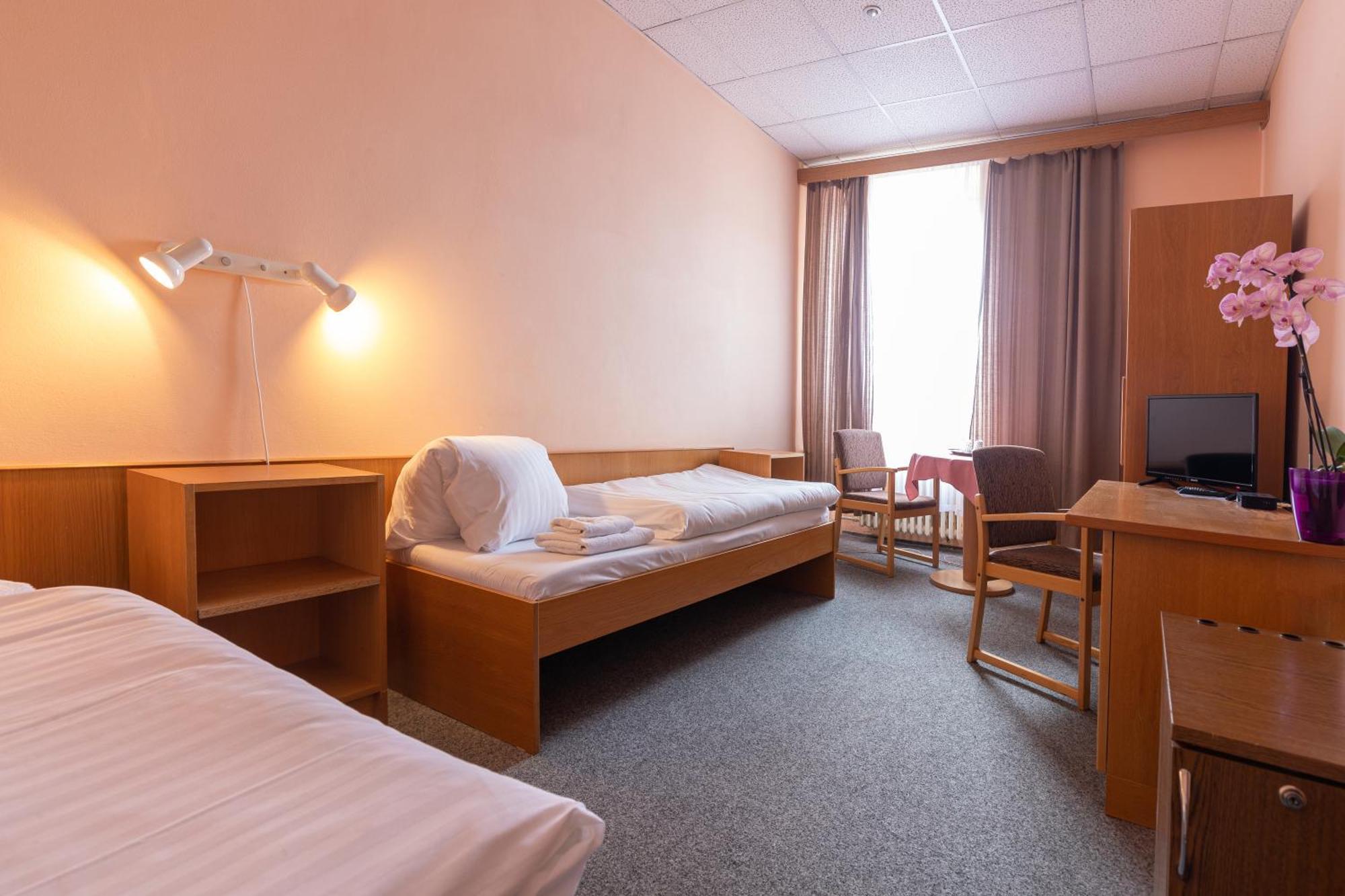 Hotel Slovan Plzeň Buitenkant foto